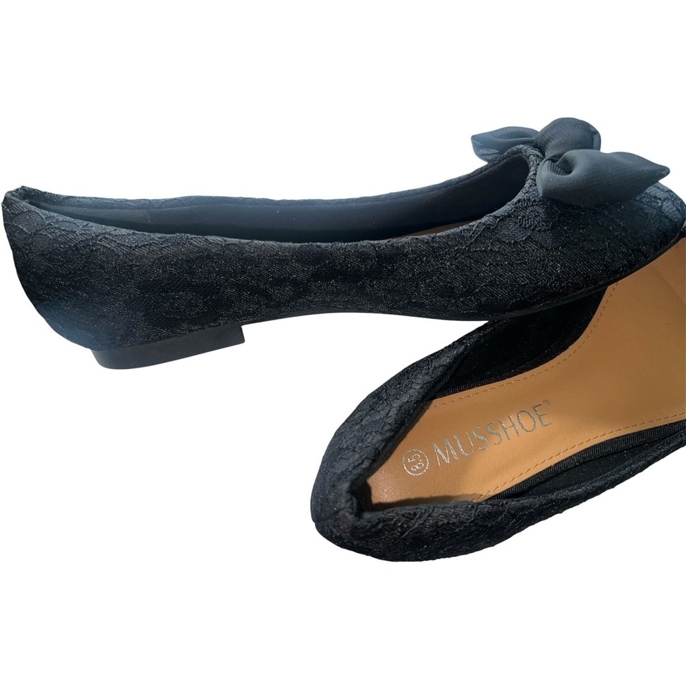 93.-   Musshoe black bow size 8.5 women's